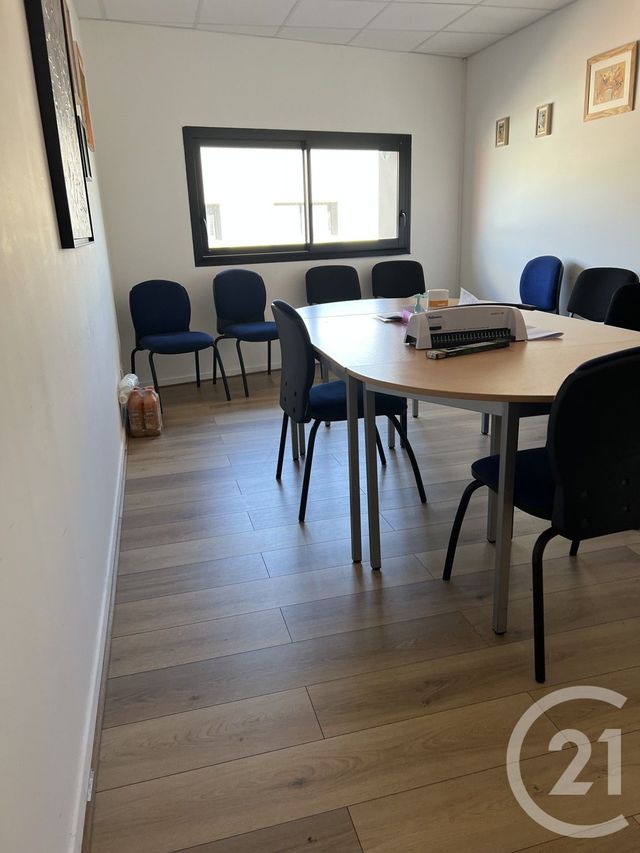 commerce à louer - 160.0 m2 - VAUCHELLES LES QUESNOY - 80 - PICARDIE - Century 21 Triangle Immobilier