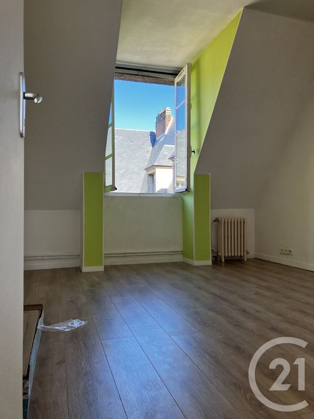 Appartement F2 à louer - 2 pièces - 41.9 m2 - ABBEVILLE - 80 - PICARDIE - Century 21 Triangle Immobilier